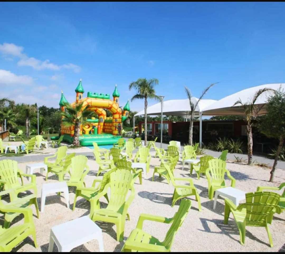 Camping Le Clos Du Thym - أرجيليه- سور- مير المظهر الخارجي الصورة